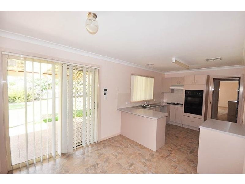 66 Balleroo Crescent, Glenfield Park NSW 2650