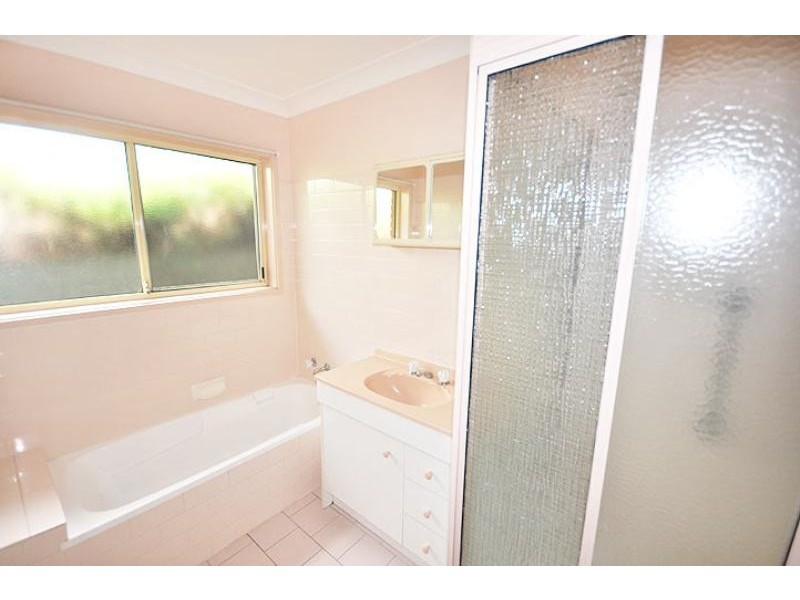 66 Balleroo Crescent, Glenfield Park NSW 2650