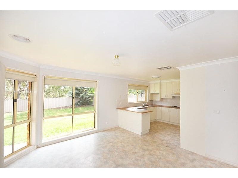 35 Bourkelands Drive, Bourkelands NSW 2650