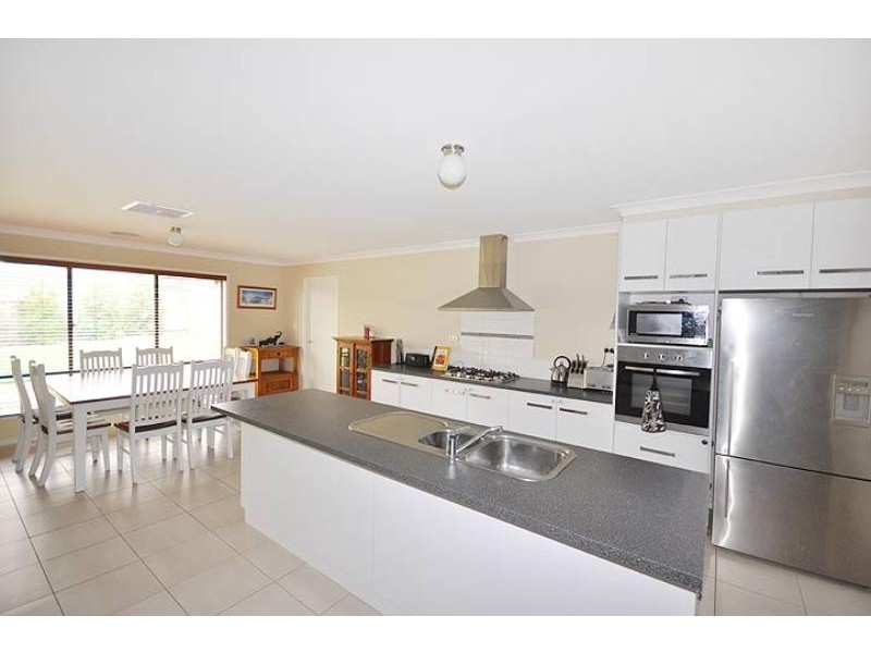 4 Protea Place, Forest Hill NSW 2651