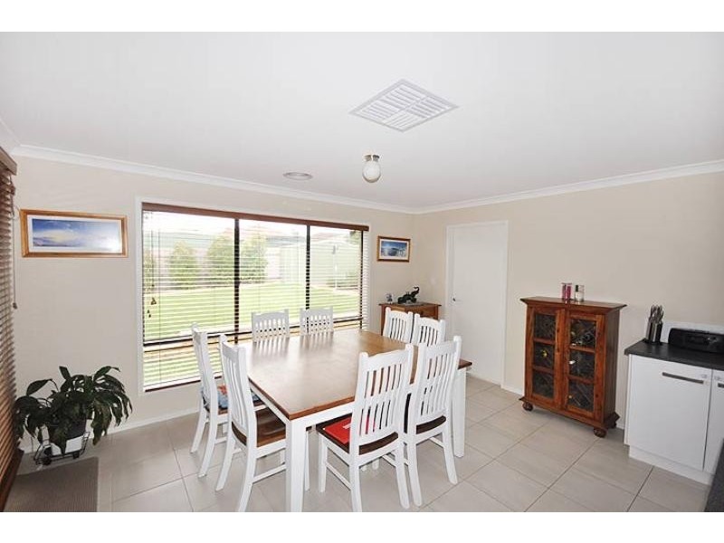 4 Protea Place, Forest Hill NSW 2651