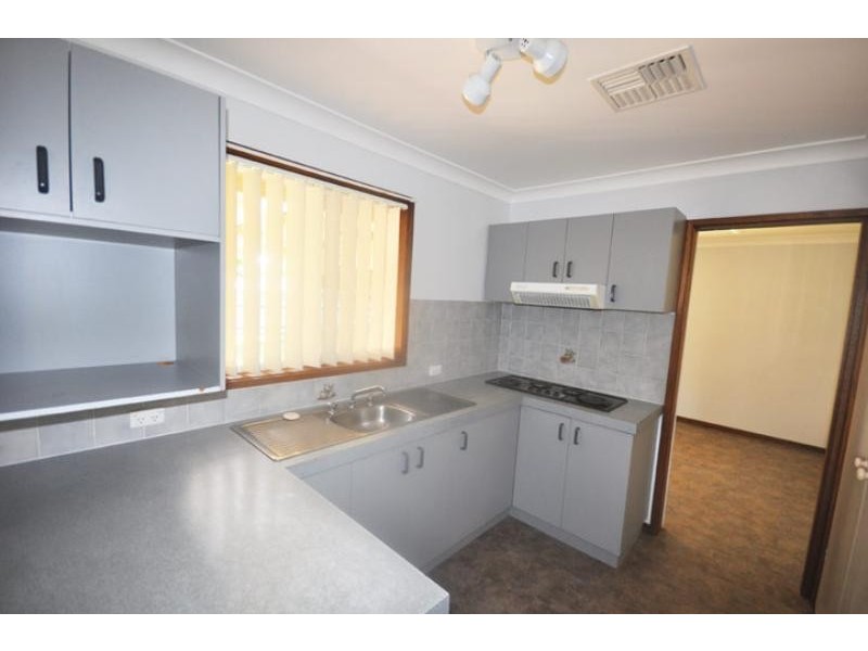 5 Yungana Place, Glenfield Park NSW 2650