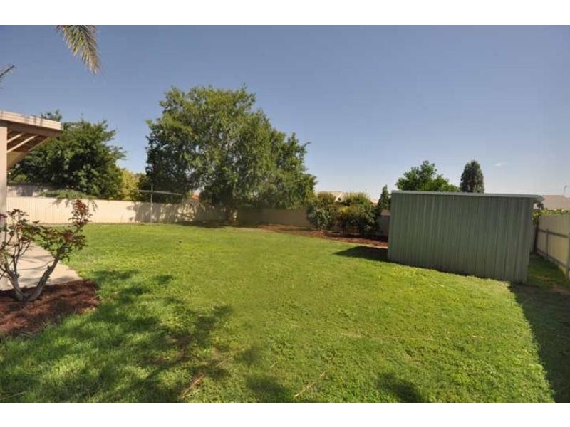 5 Yungana Place, Glenfield Park NSW 2650