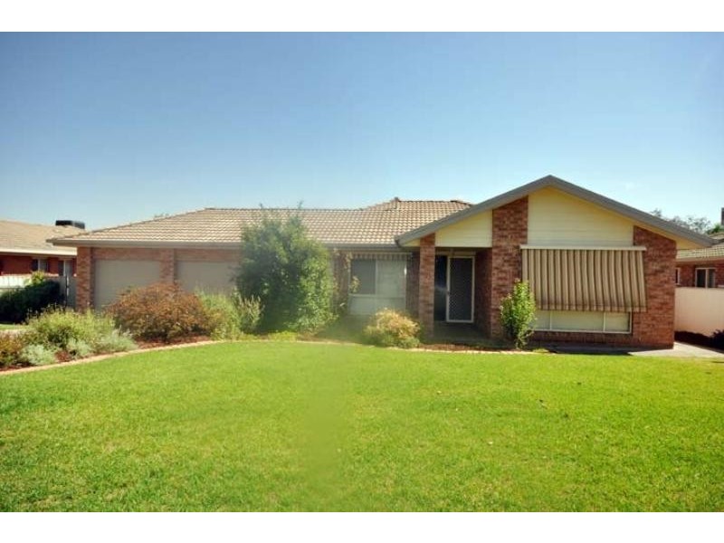 52 Balleroo Crescent, Glenfield Park NSW 2650