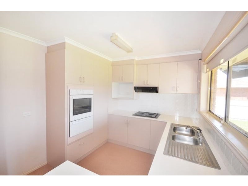 52 Balleroo Crescent, Glenfield Park NSW 2650
