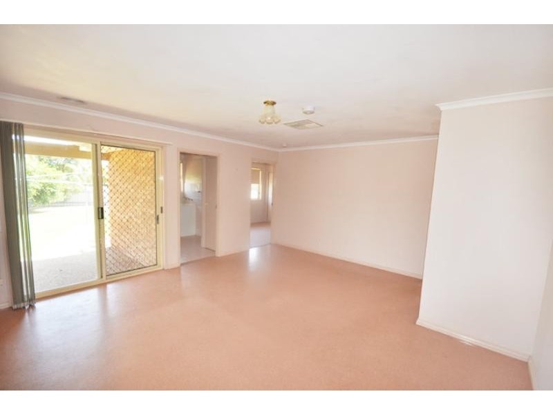 52 Balleroo Crescent, Glenfield Park NSW 2650