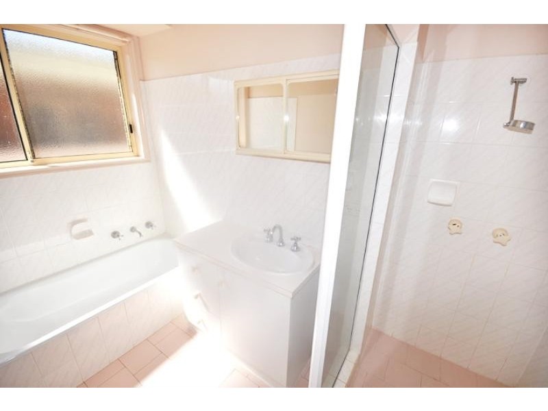 52 Balleroo Crescent, Glenfield Park NSW 2650