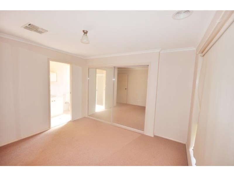 52 Balleroo Crescent, Glenfield Park NSW 2650