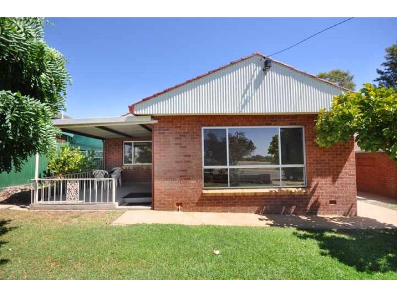 168 Fernleigh Road, Wagga Wagga NSW 2650