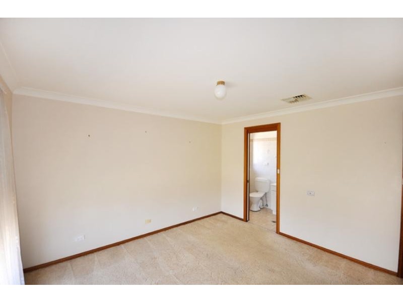 19 Nunkerie Street, Glenfield Park NSW 2650