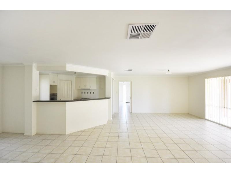 7 Nethereby Place, Bourkelands NSW 2650