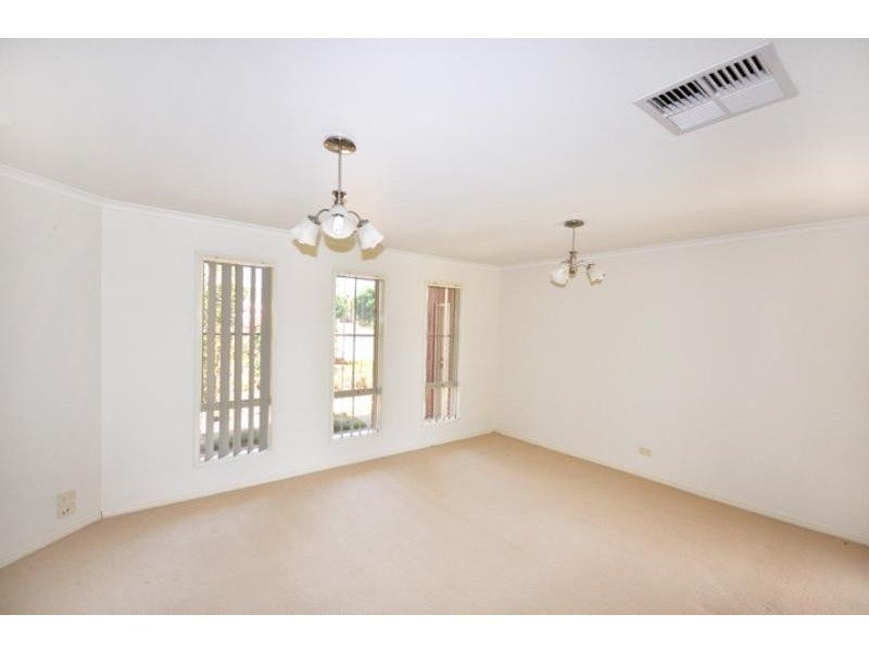 7 Nethereby Place, Bourkelands NSW 2650