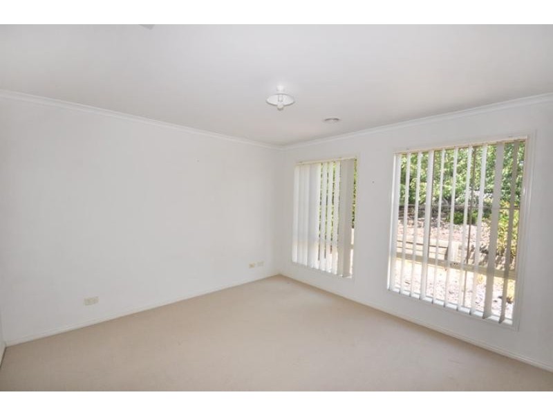 7 Nethereby Place, Bourkelands NSW 2650