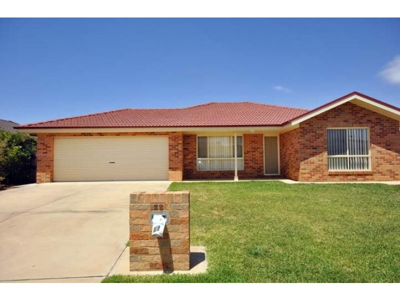 22 Bedervale Street, Bourkelands NSW 2650
