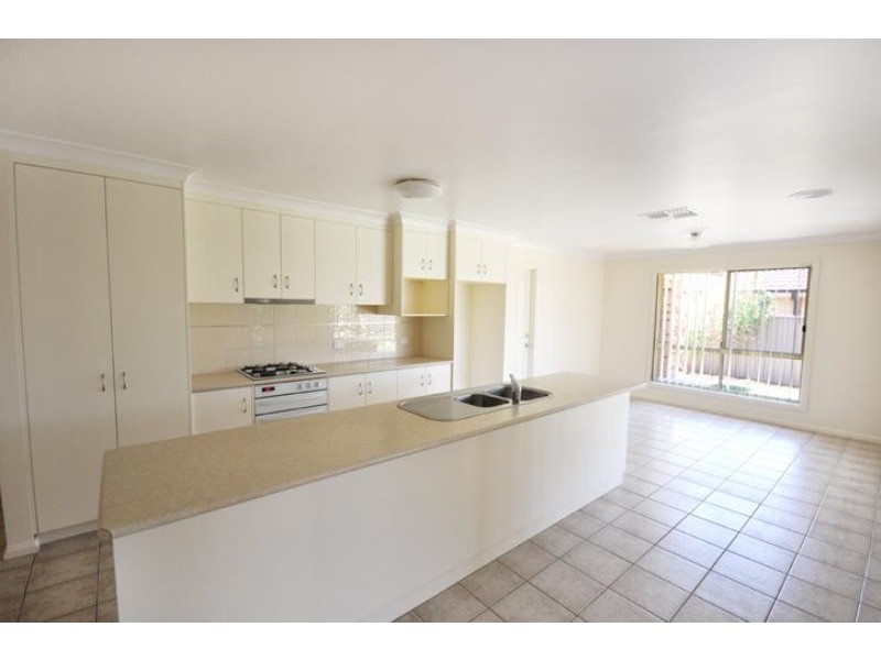22 Bedervale Street, Bourkelands NSW 2650