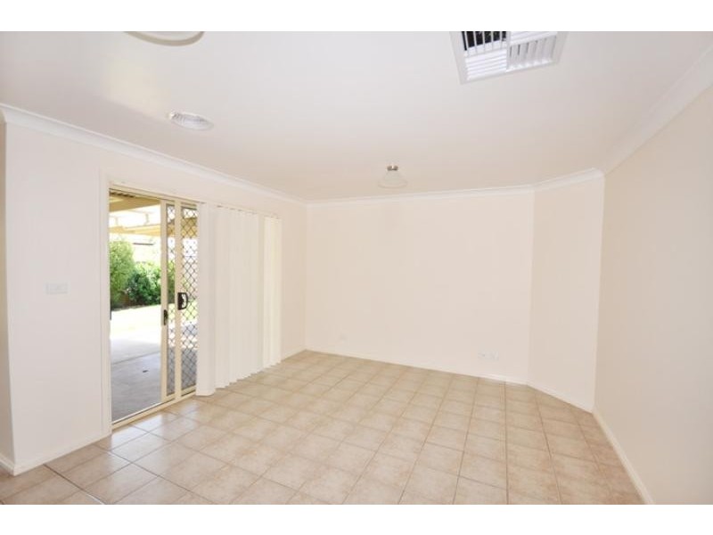 22 Bedervale Street, Bourkelands NSW 2650