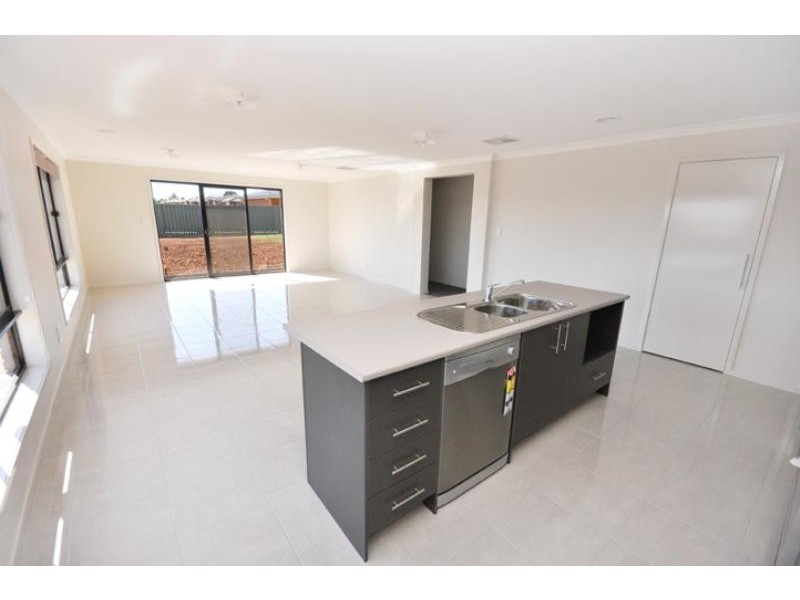 37 Melaleuca Drive, Forest Hill NSW 2651