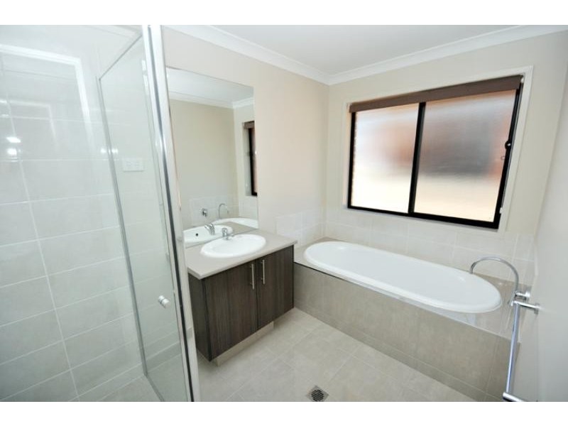 37 Melaleuca Drive, Forest Hill NSW 2651