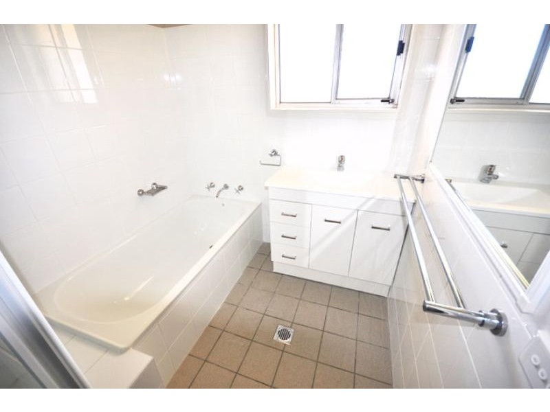 1/30-32 Hayes, Lockhart NSW 2656