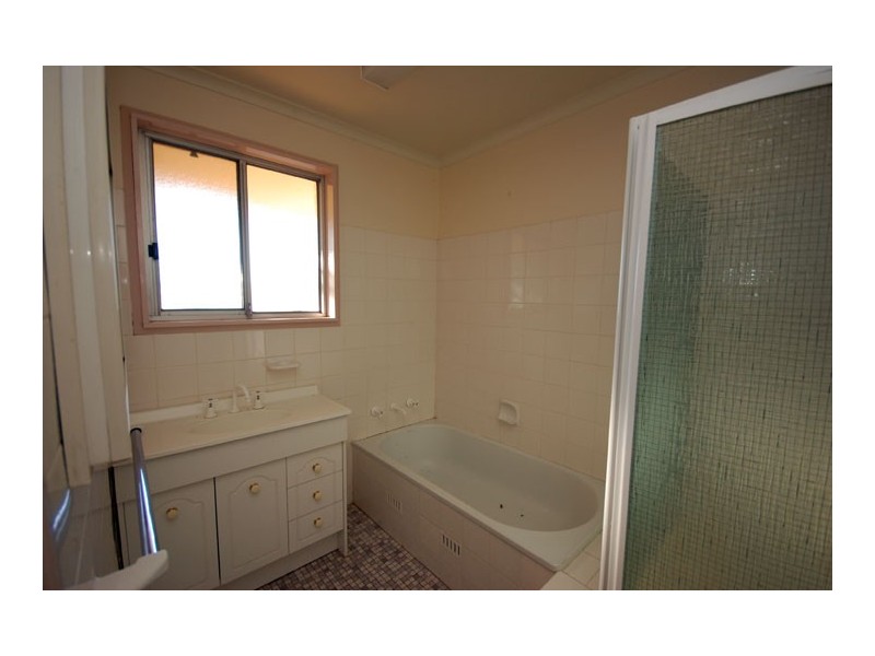 3/30-32 Hayes, Lockhart NSW 2656