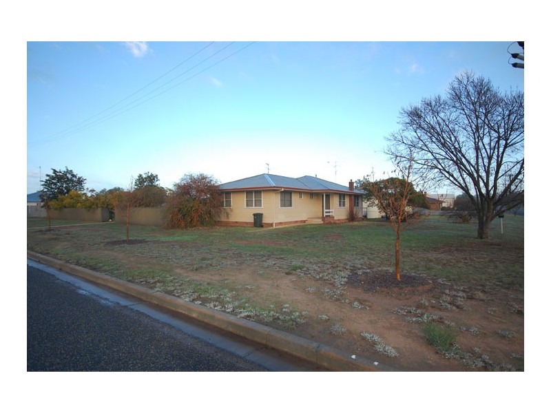 18 Galore Street, Lockhart NSW 2656