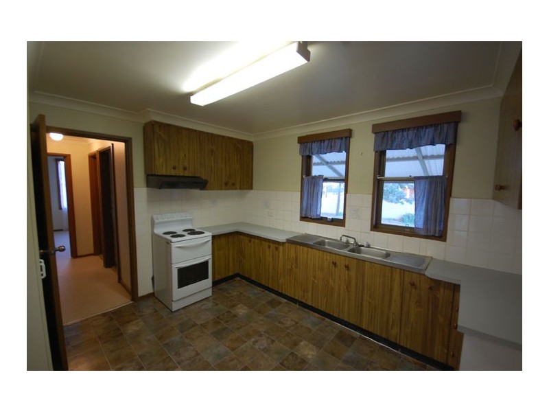 2 Loughnan, Coolamon NSW 2701