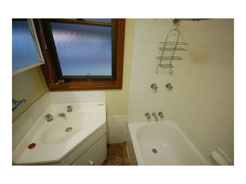 2 Loughnan, Coolamon NSW 2701