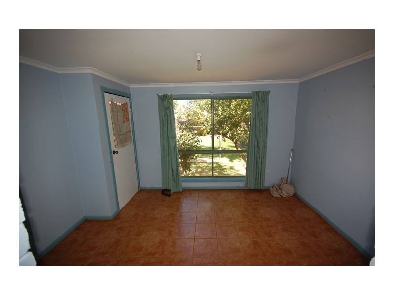 80 Bourke St, Turvey Park NSW 2650