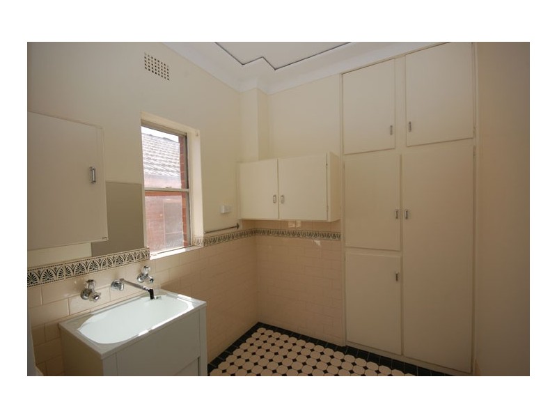 80 Bourke St, Turvey Park NSW 2650