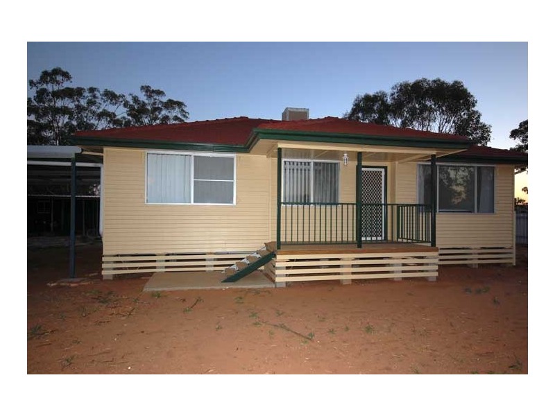 9-11 Hill St, Ganmain NSW 2702