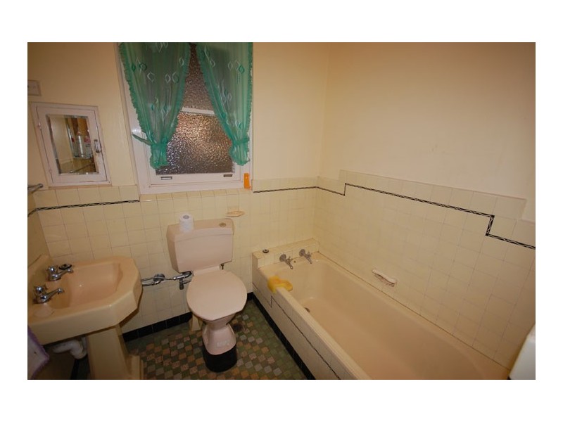 6 Meurant St, Wagga Wagga NSW 2650