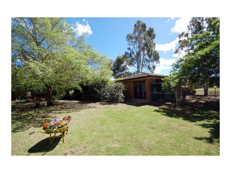 33 Third Ave, Henty NSW 2658