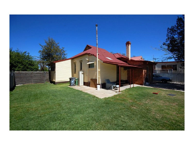 85 Crampton Street, Wagga Wagga NSW 2650