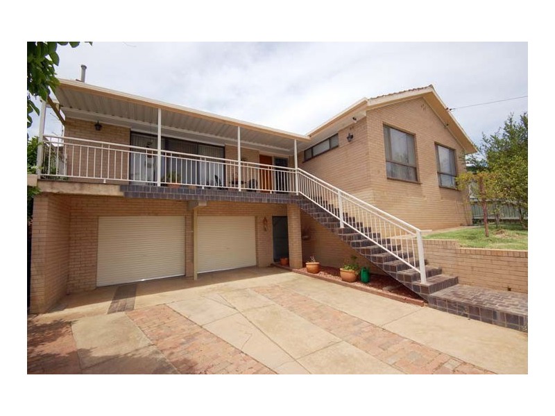 2 Falcon Plc, Kooringal NSW 2650