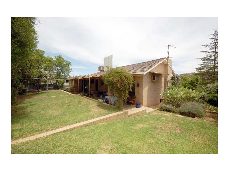 2 Falcon Plc, Kooringal NSW 2650