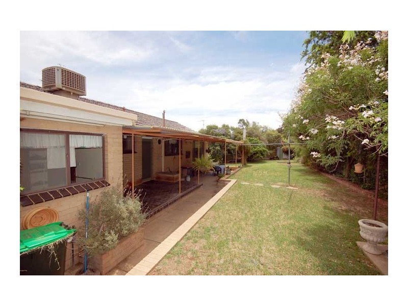 2 Falcon Plc, Kooringal NSW 2650