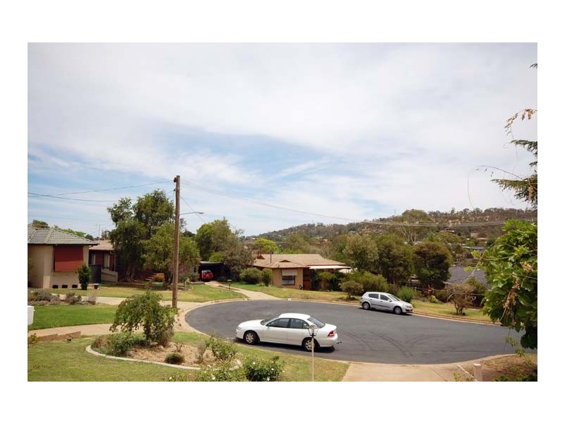 2 Falcon Plc, Kooringal NSW 2650