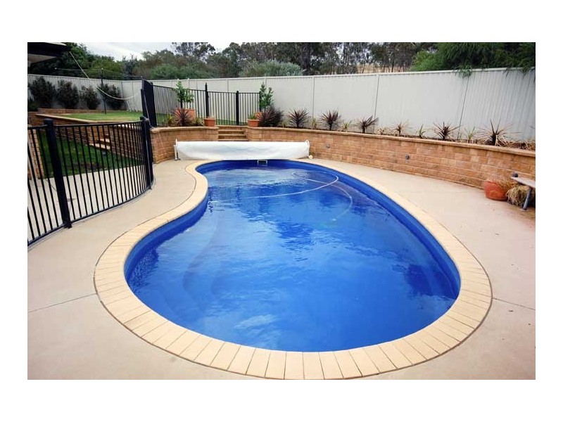 106 Kaloona Dve, Bourkelands NSW 2650