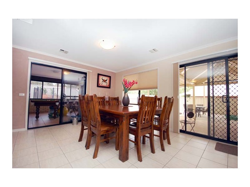 106 Kaloona Dve, Bourkelands NSW 2650