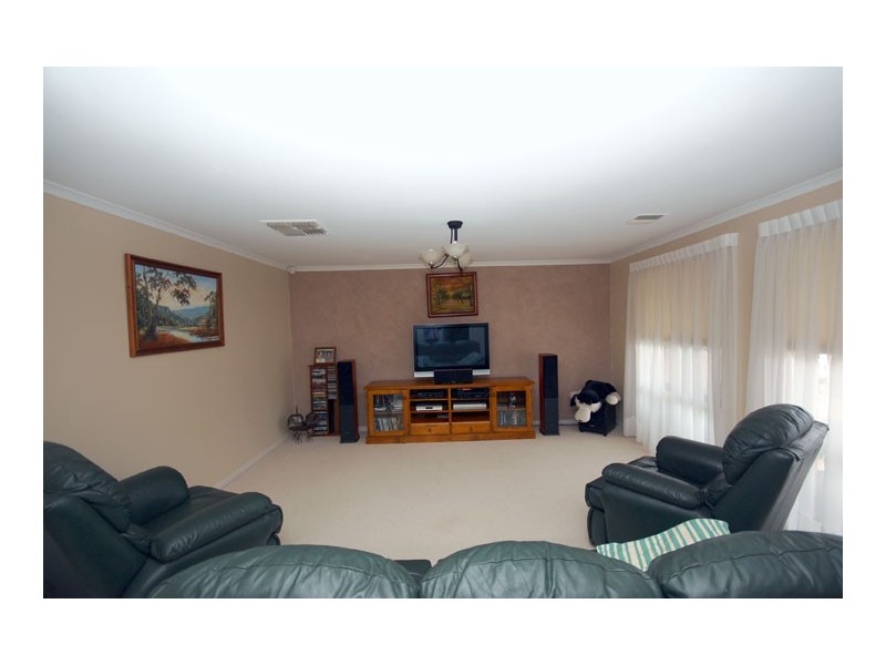 106 Kaloona Dve, Bourkelands NSW 2650