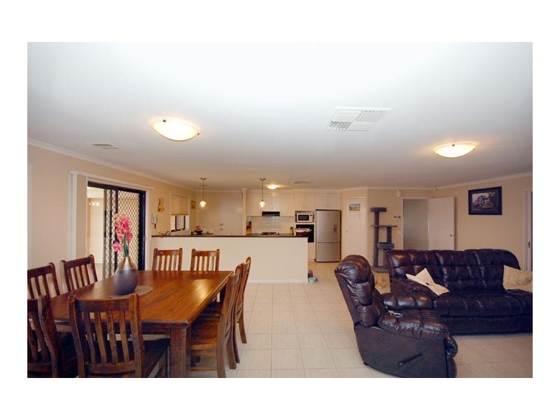 106 Kaloona Dve, Bourkelands NSW 2650