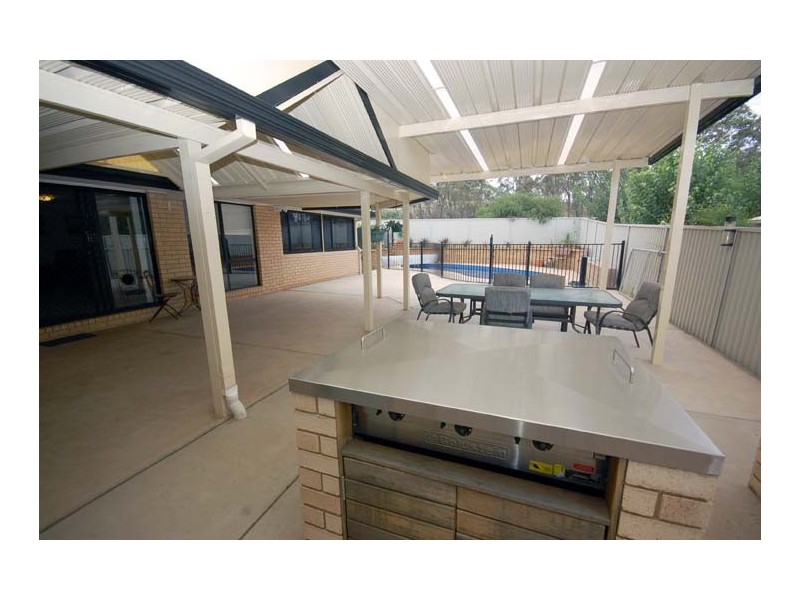106 Kaloona Dve, Bourkelands NSW 2650