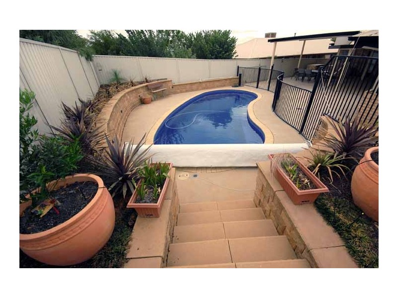 106 Kaloona Dve, Bourkelands NSW 2650