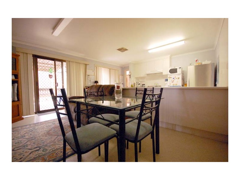 25 Brooklyn Dve, Bourkelands NSW 2650