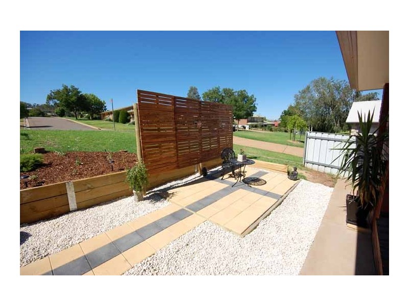 25 Brooklyn Dve, Bourkelands NSW 2650