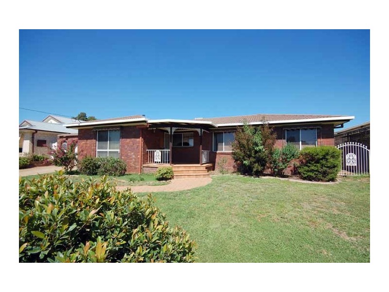 29 Mallory St, Wagga Wagga NSW 2650