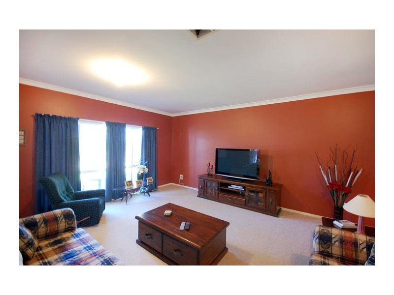 76 Allonby Ave, Wagga Wagga NSW 2650