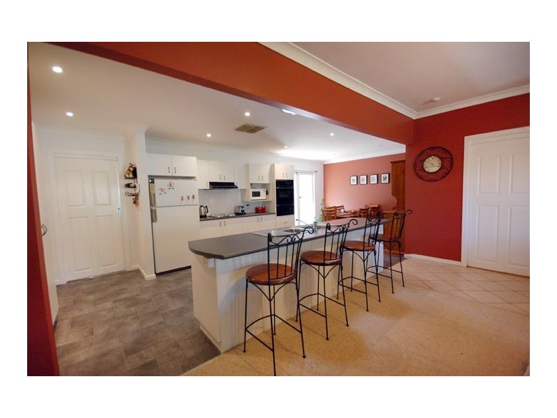 76 Allonby Ave, Wagga Wagga NSW 2650