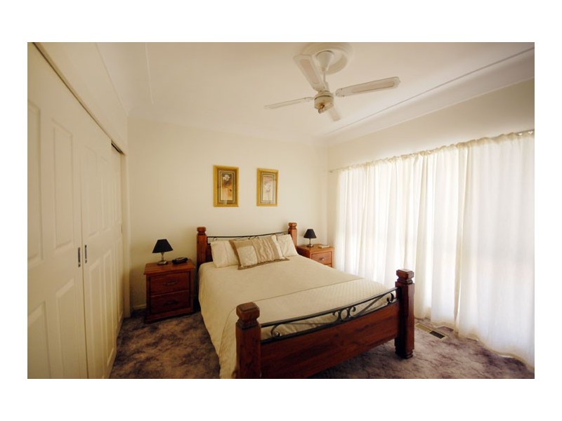 76 Allonby Ave, Wagga Wagga NSW 2650