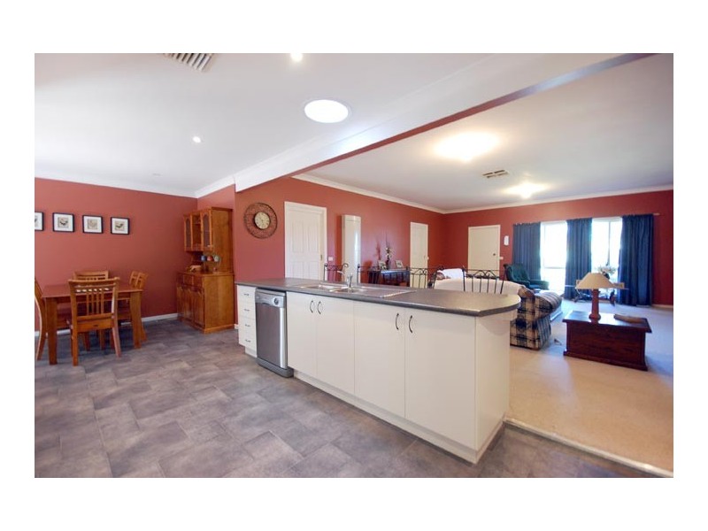 76 Allonby Ave, Wagga Wagga NSW 2650